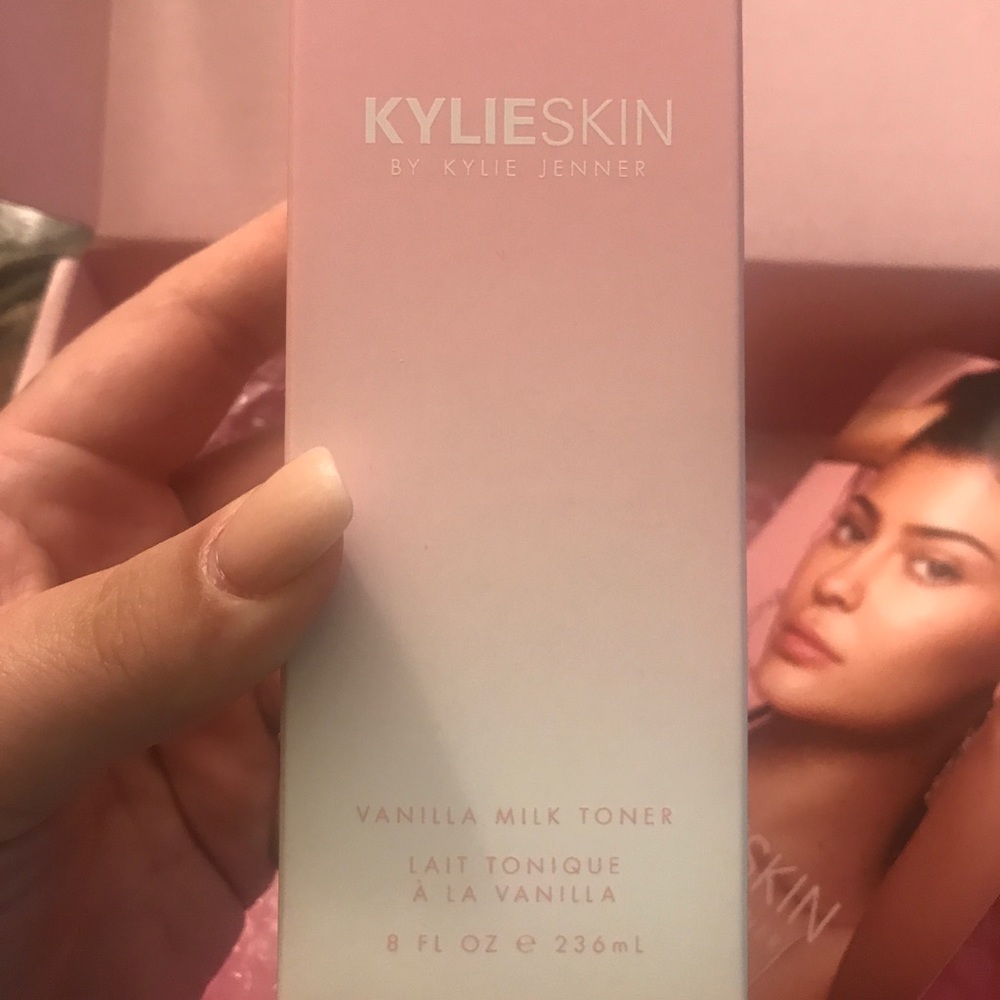 Kylie skin vanilla milk toner